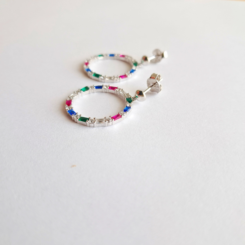 Boucles d'Oreilles Cercle Arc-en-Ciel – L’Énergie des Couleurs à Vos Oreilles