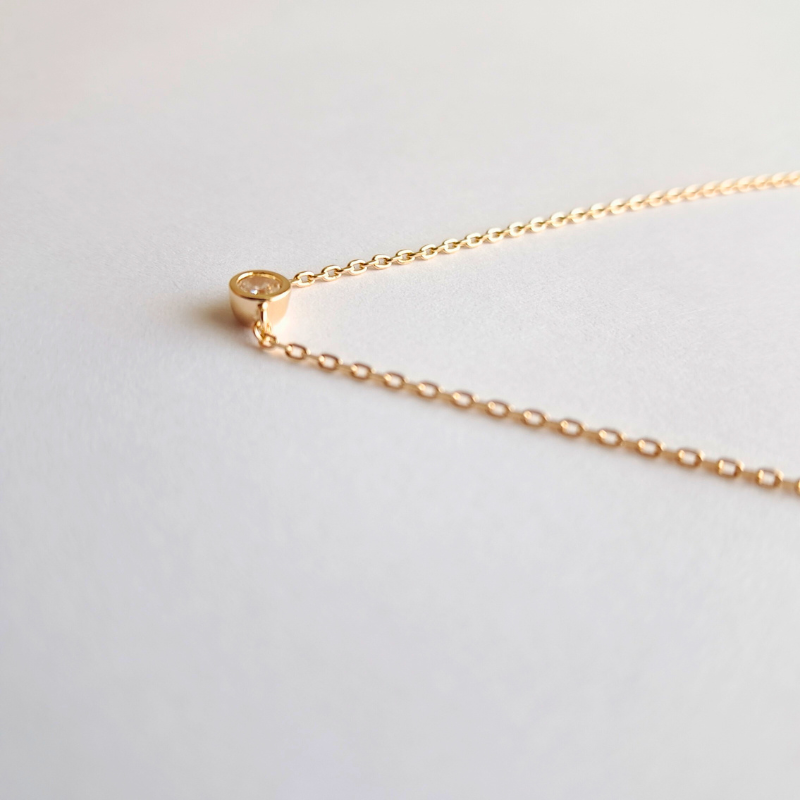 Bracelet Plaqué Or - l'éclat d'un solitaire, le charme du détail