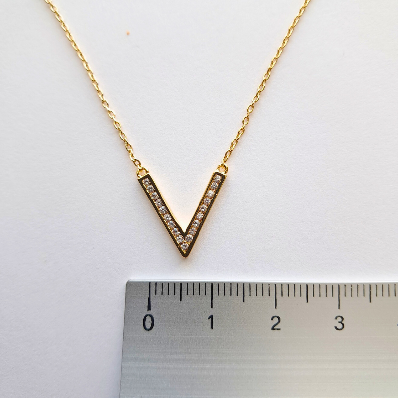 Collier plaqué Or - L'élégance en V, Finesse affirmée