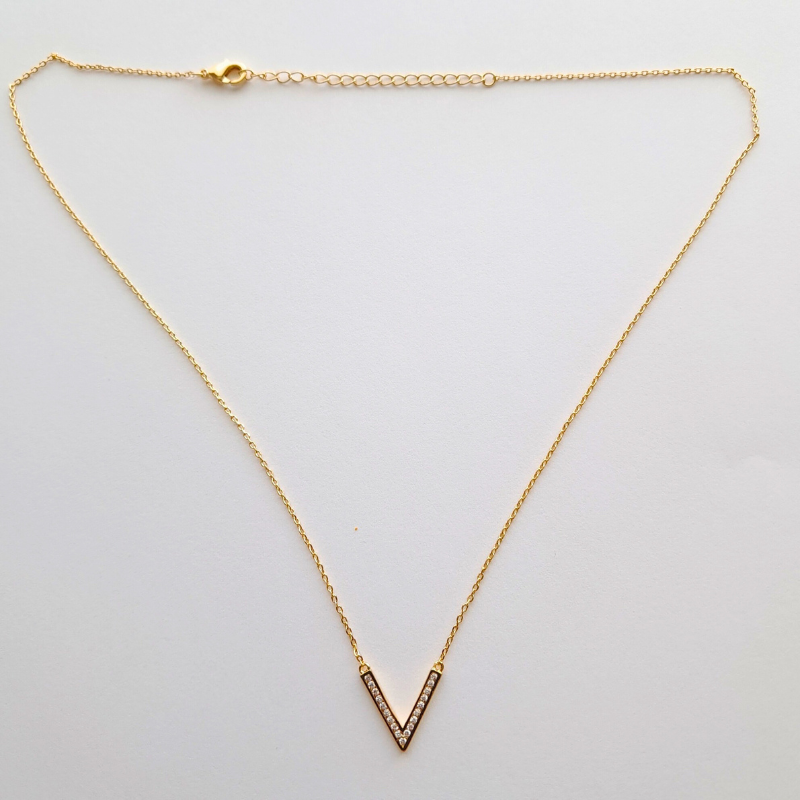 Collier plaqué Or - L'élégance en V, Finesse affirmée