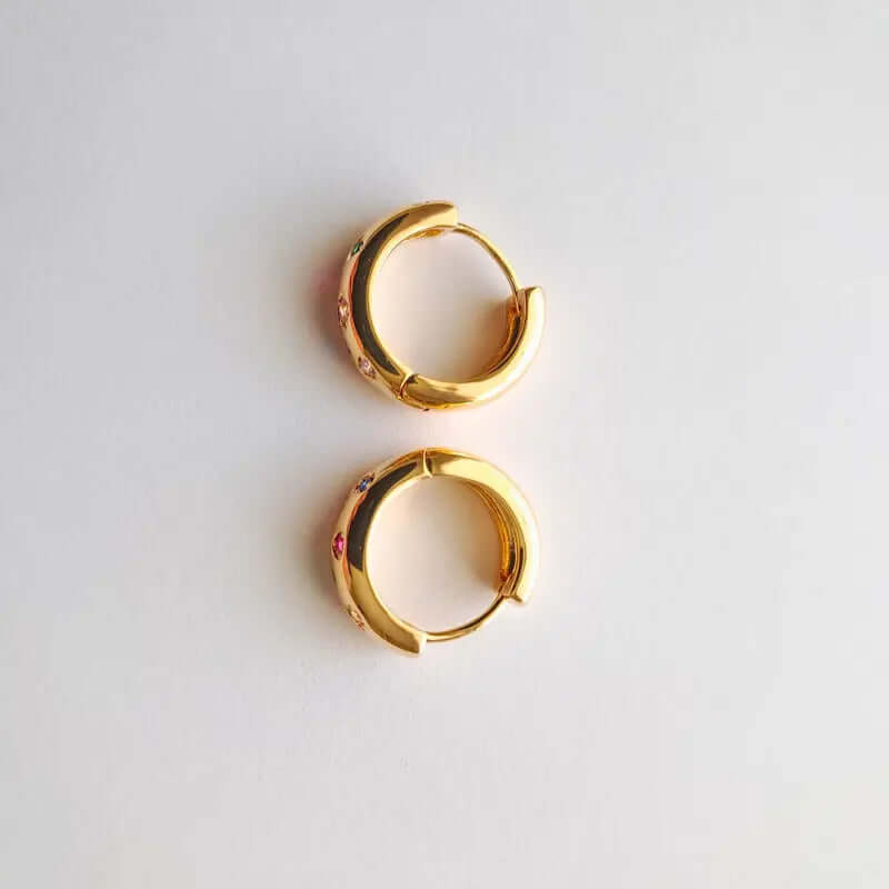 Boucles d’Oreilles Aura Dorée – Un Tourbillon de Couleurs, Un Éclat Inoubliable C mon shopping™