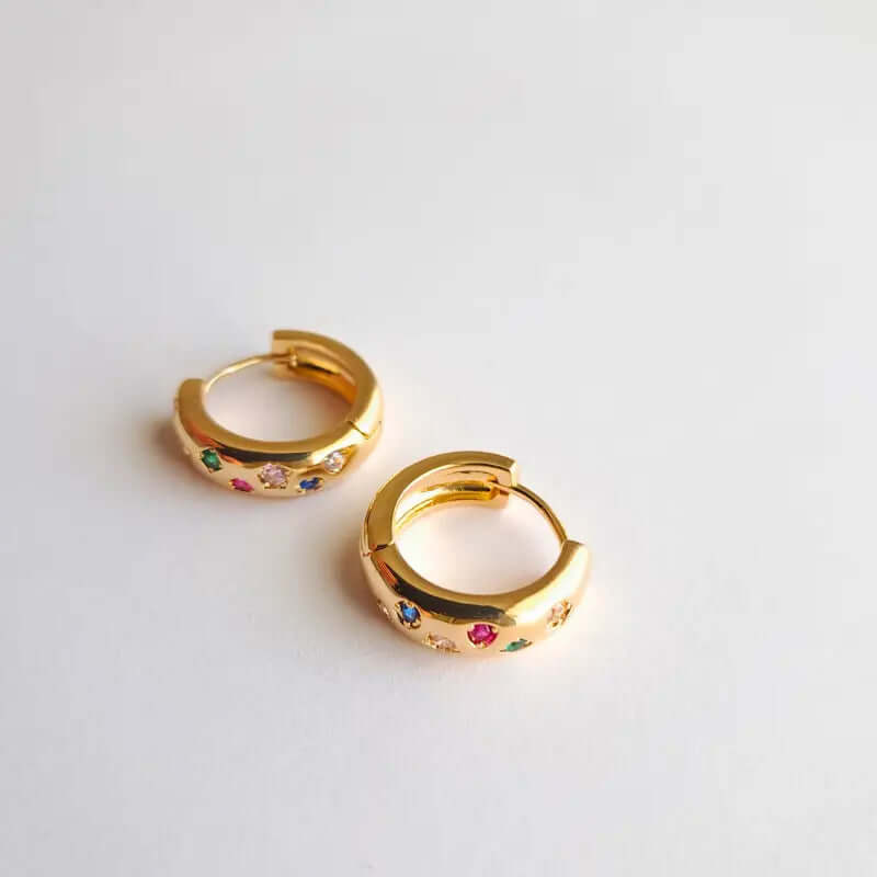 Boucles d’Oreilles Aura Dorée – Un Tourbillon de Couleurs, Un Éclat Inoubliable C mon shopping™