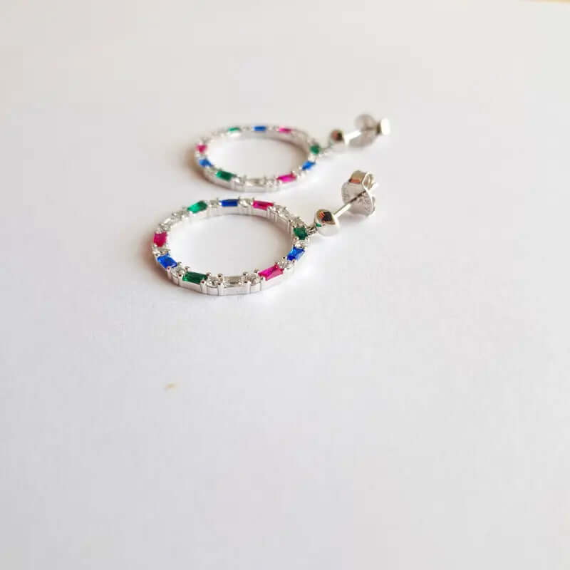 Boucles d'Oreilles Cercle Arc-en-Ciel – L’Énergie des Couleurs à Vos Oreilles C mon shopping™