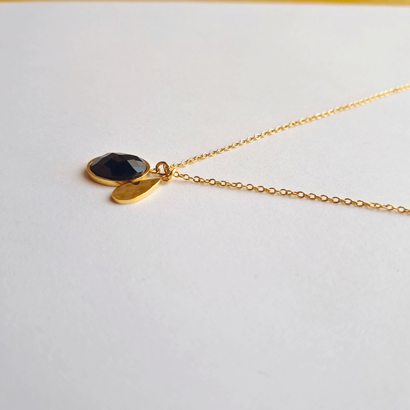 Collier femme agate noire facettée acier doré 45 cm