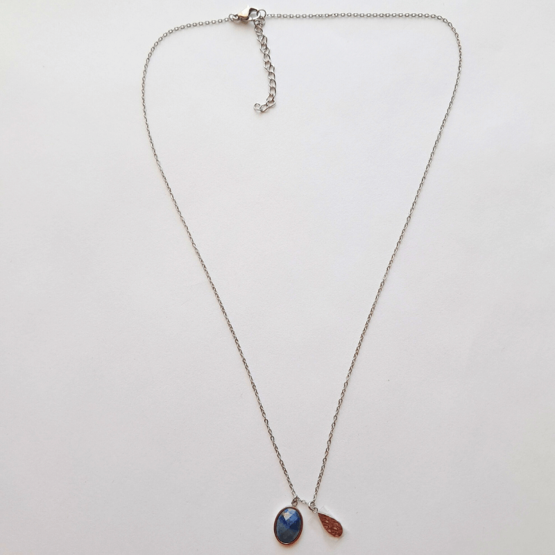 Collier femme lapis lazuli facettée acier doré 45 cm