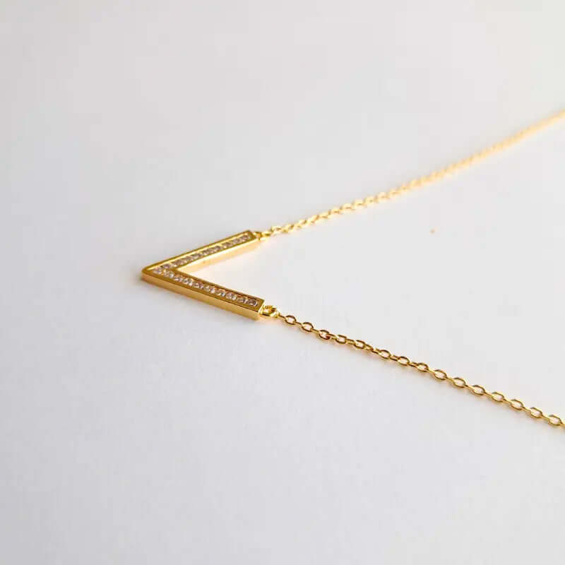 Collier plaqué Or - L'élégance en V, Finesse affirmée C mon shopping™