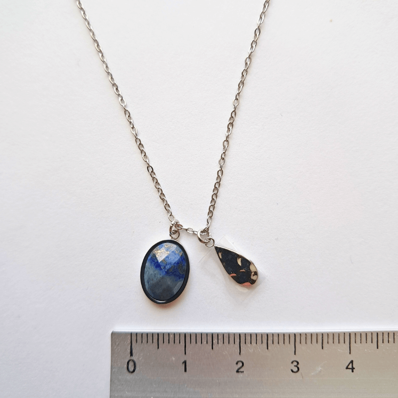Collier femme lapis lazuli facettée acier doré 45 cm