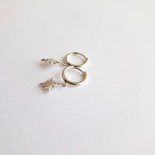 Boucles d'oreilles Étoile d’Argent – L’Éclat Céleste à Vos Oreilles