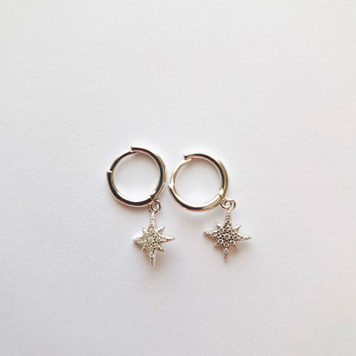 Boucles d'oreilles Étoile d’Argent – L’Éclat Céleste à Vos Oreilles