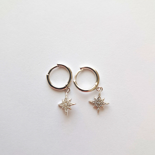 Boucles d'oreilles Étoile d’Argent – L’Éclat Céleste à Vos Oreilles