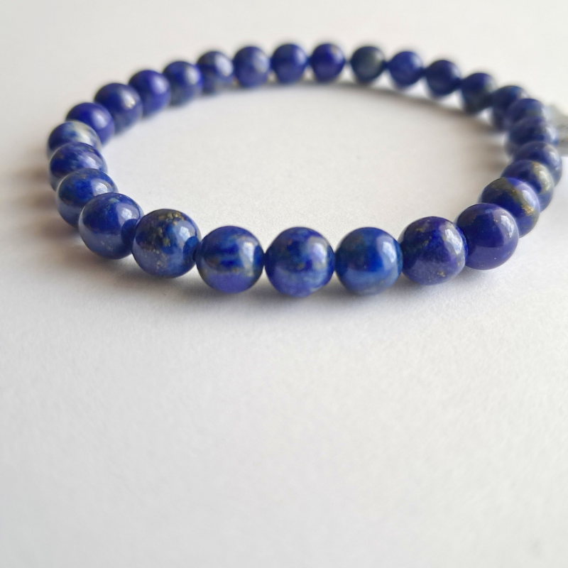 Bracelet Lapis Lazuli – Le Pouvoir du Bleu Profond à Votre Poignet