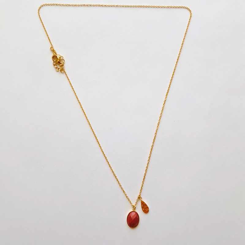 Collier femme jaspe rouge facetté en acier doré 45 cm
