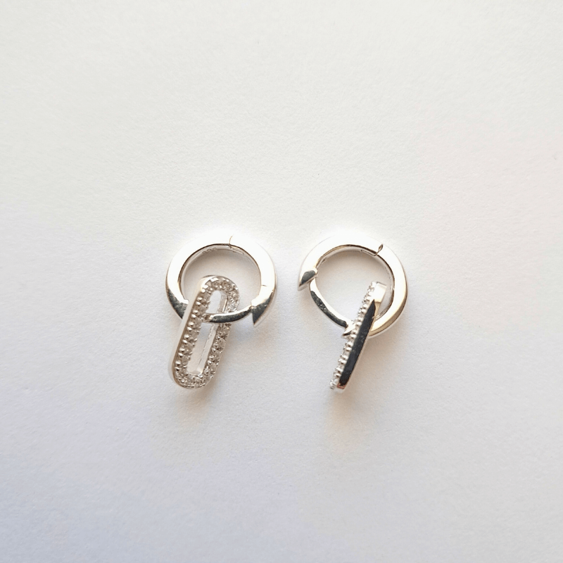 Mini créoles femme avec pendants ovales pavés d’oxydes en argent 925 rhodié