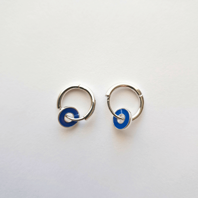 Mini créoles femme en résine bleue et argent 925, boucles d’oreilles modernes et légères