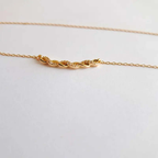 Collier Plaqué Or – Éclat Torsadé, Élégance Bleutée en Mouvement C mon shopping™